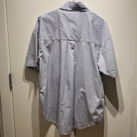 A&F Oversized Short-Sleeve Poplin Button Down - Picture 4 of 7